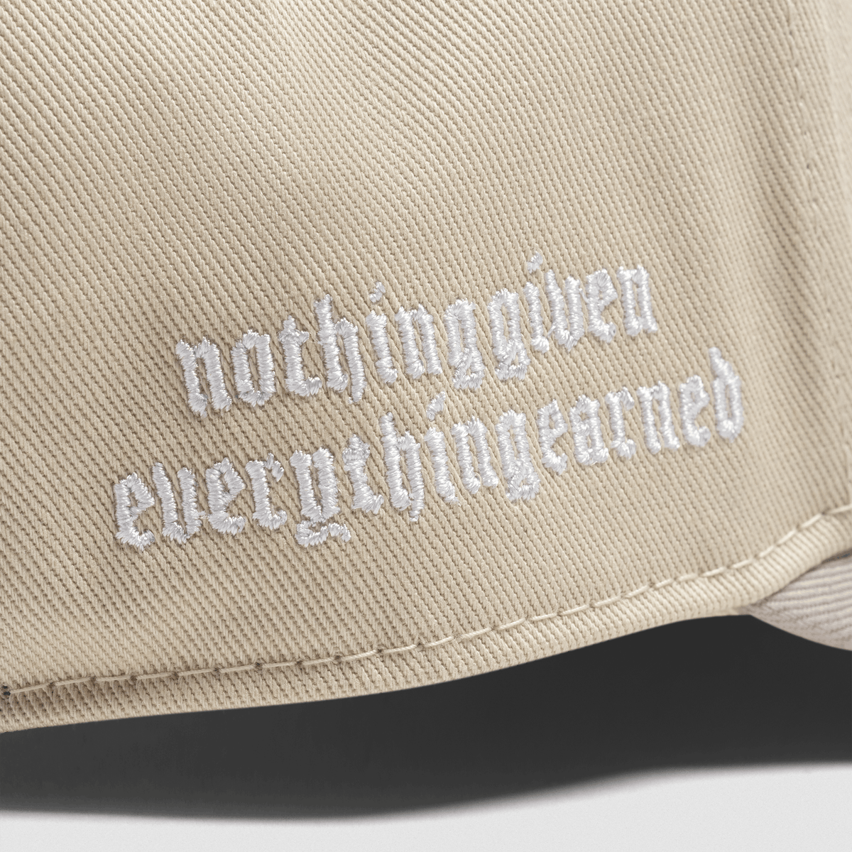 5-Panel Skull Hat in Cream/Grey – Inside Tag Detail