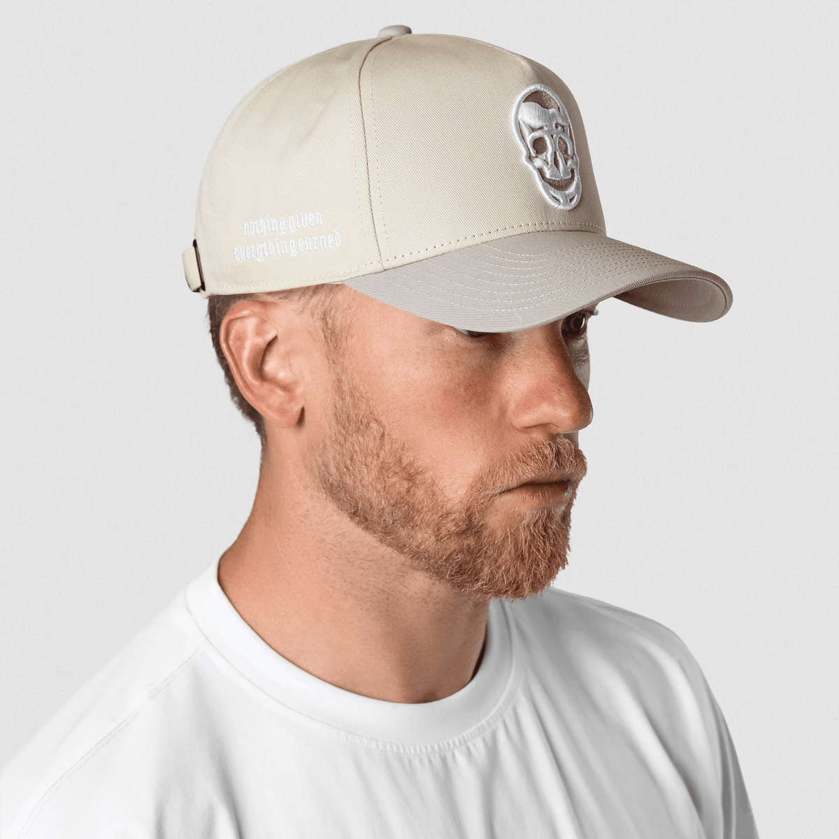 5-Panel Skull Hat in Cream/Grey – On Model, Front View