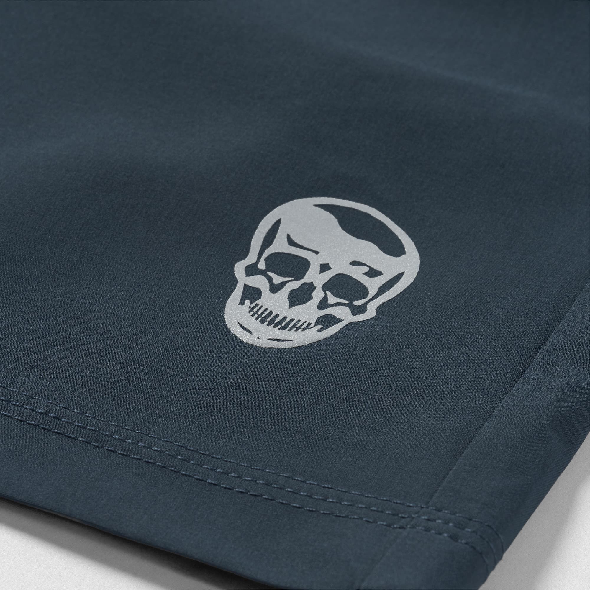 Reflective Gymreapers skull logo detail on Men's Conquer 7 Inch Shorts - Navy