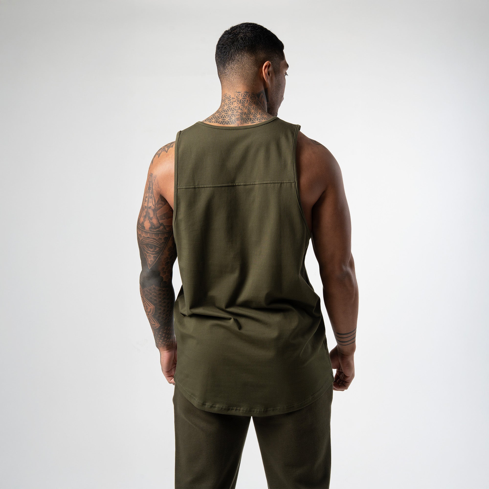athlete wearing green axis scoop hem tank back view