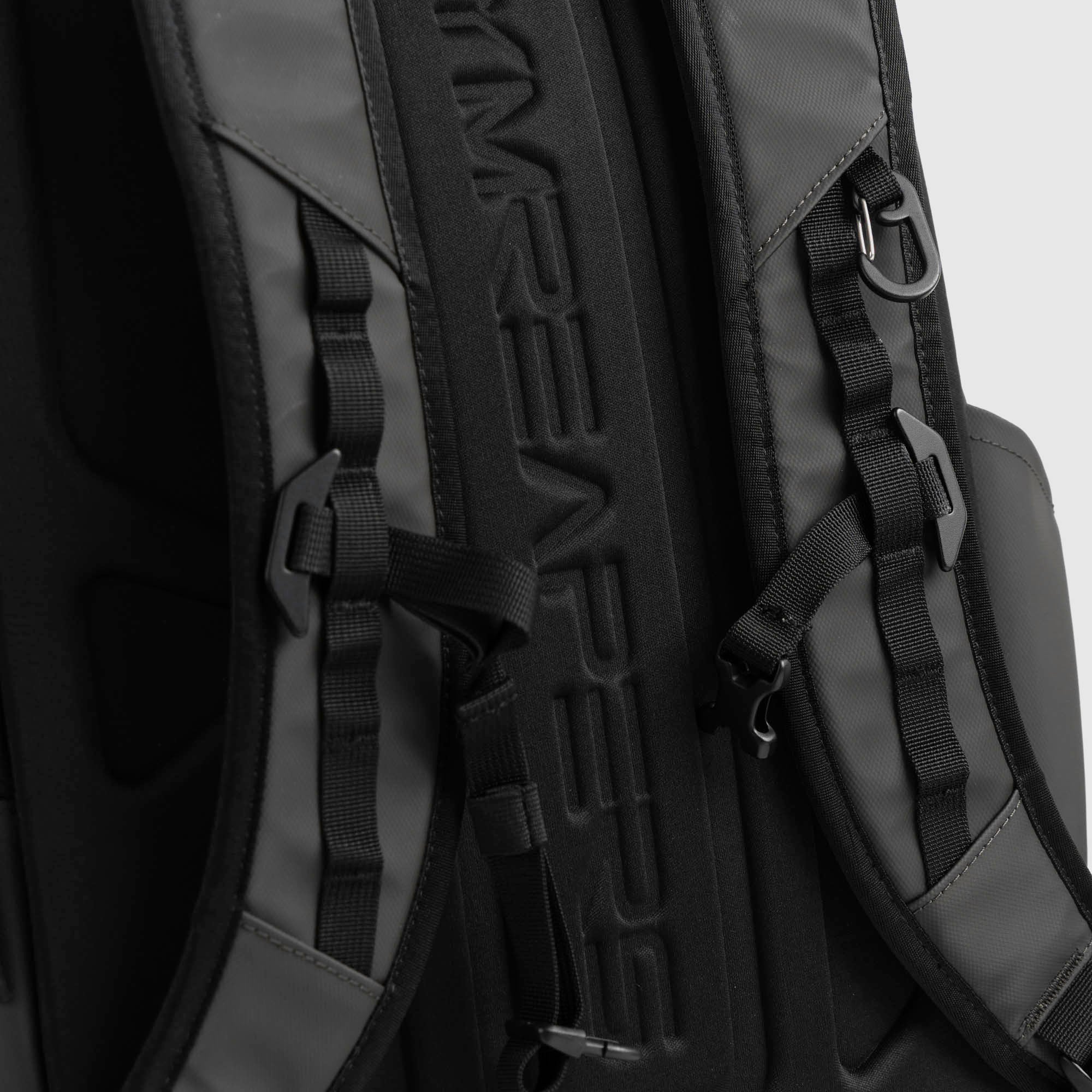 21L gravestone backpack gunmetal back close up