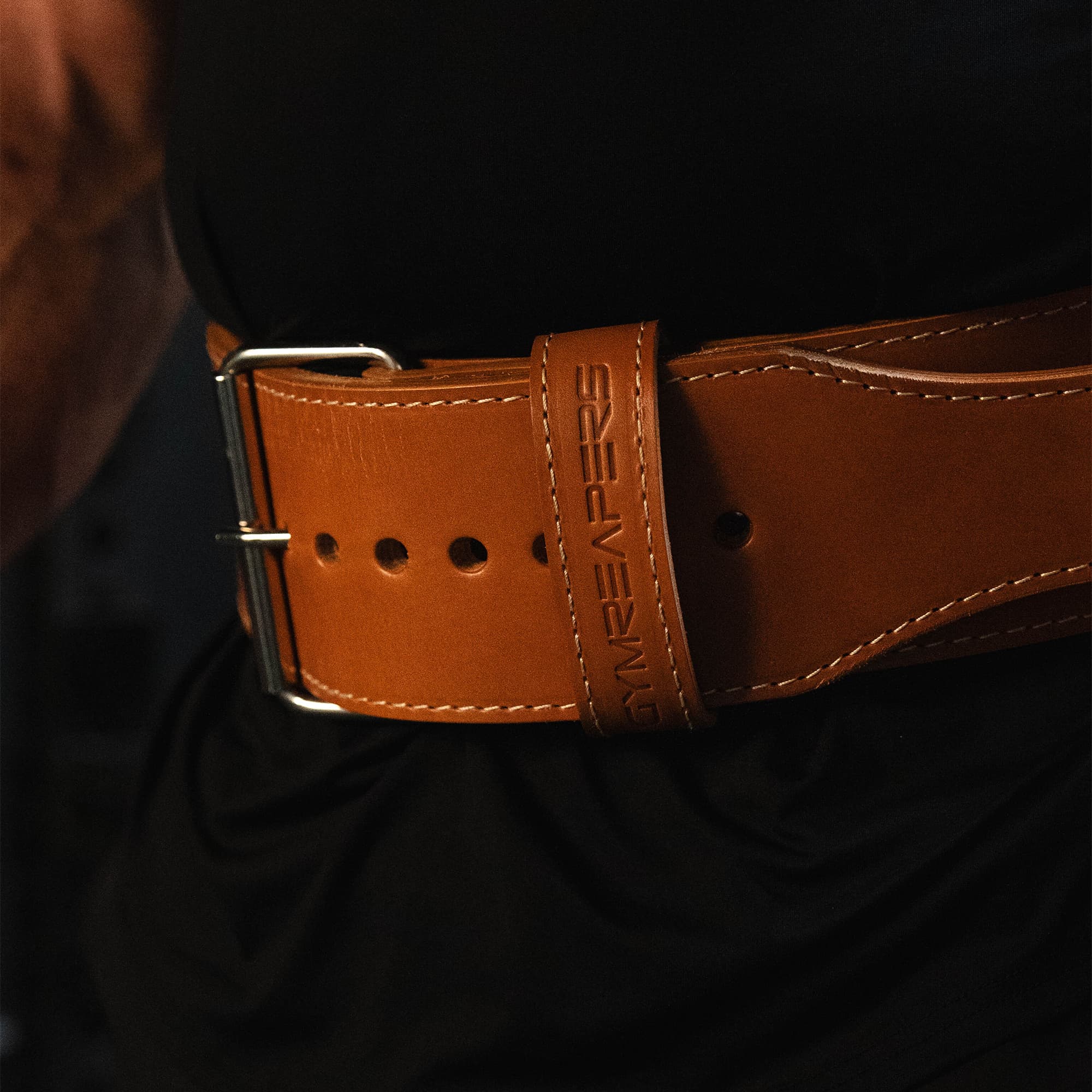 Close up shot of the heritage single prong belt on athlete