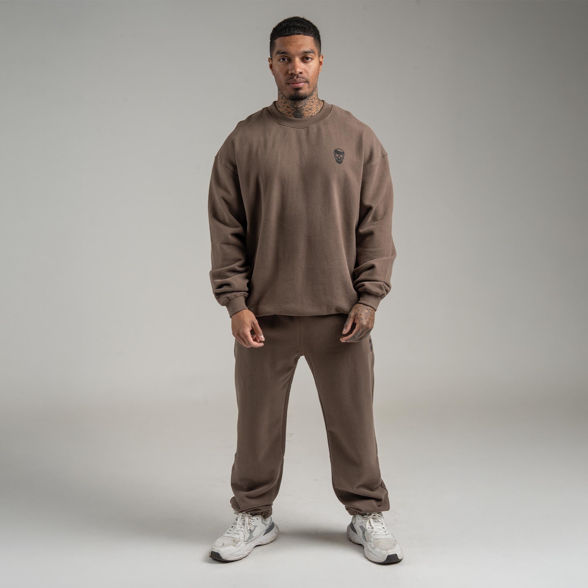 full body view heavyweight toffee joggers