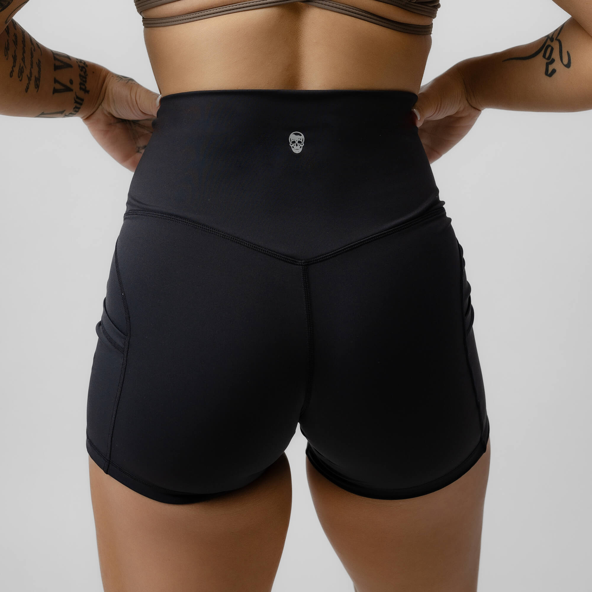 victory shorts black back close up